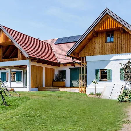 Kloechberg Relaxing & Living Ferienhaus *